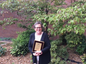 Dr Parker receives the Chancellor's Award for Excellence in Research and Creativity (Photo: P. Zahn)
